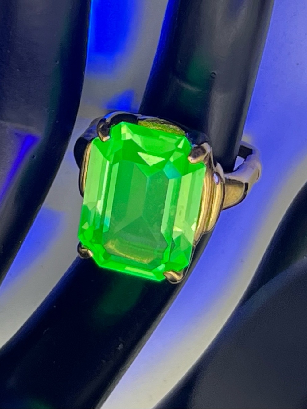 Vendome green rectangle rhinestone Ring w Square Adjustable Shank Mid century 5